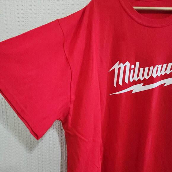 Milwaukee Men's Crewneck Graphic Tee in Red Size XXL - Picture 4 of 10